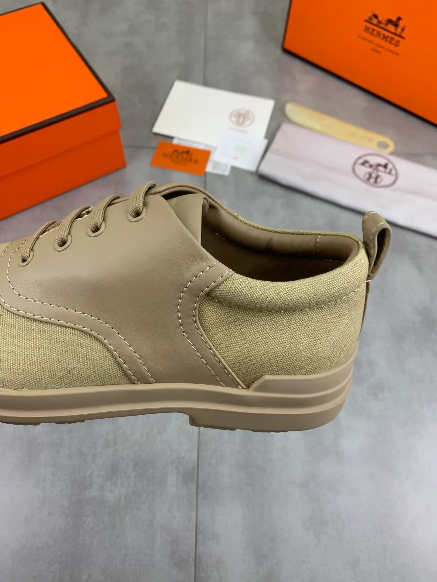Factory price P740 💰💎💎💎Brand: Hermès Grade: Same as the official website Original quality materials: Original soft calfskin with beef tendon cloth Water-dyed cowhide lining Original Italian rubber outsole Style categories: Men's fashion Formal casual leather shoes Lace-up men's shoes series Young fashion European and American trends British style Size: 39-44 (38.45 can be customized)